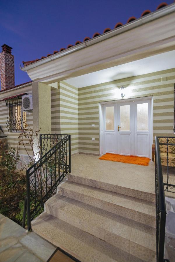 Vila 1 Korce Exterior photo